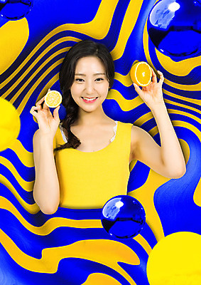 PSD 편집이미지 여자 패턴 오렌지 한명 미소 들기 상반신 20대 성인 앞모습 컬러풀 한국인 원형 기하학 지오메트릭 성인여자한명만 뉴트로 이미지편집 도형 1 뷰포인트 컬러 무늬 과일 모션 표정 사람 동양인 청년 복고 여자한명만 성인여자만 파일형식