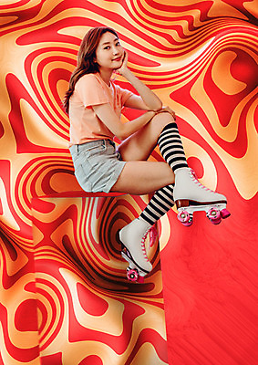 전신 PSD 편집이미지 여자 패턴 한명 20대 성인 옆모습 빨간색 컬러풀 턱괴기 한국인 롤러블레이드 복고 기하학 지오메트릭 성인여자한명만 뉴트로 이미지편집 1 뷰포인트 컬러 무늬 모션 사람 동양인 청년 취미 여자한명만 성인여자만 파일형식