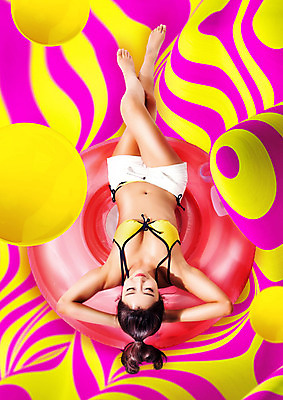 전신 PSD 편집이미지 여자 분홍색 패턴 휴가 한명 성인 앞모습 여름 30대 여름휴가 바캉스 비키니 컬러풀 눕기 한국인 튜브 기하학 지오메트릭 성인여자한명만 뉴트로 이미지편집 1 계절 수영복 뷰포인트 컬러 무늬 모션 사람 동양인 장년 복고 여자한명만 성인여자만 파일형식 여름_계절