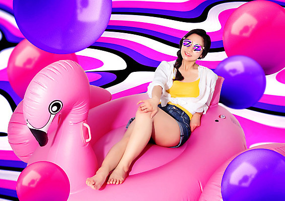 전신 PSD 편집이미지 여자 분홍색 휴가 한명 20대 성인 앞모습 여름 여름휴가 바캉스 컬러풀 선글라스 눕기 보라색 한국인 원형 튜브 기하학 지오메트릭 성인여자한명만 뉴트로 이미지편집 도형 1 계절 안경 뷰포인트 컬러 무늬 모션 사람 동양인 청년 복고 여자한명만 성인여자만 파일형식 여름_계절