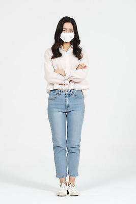 포토 JPG 스튜디오촬영 전신 여자 실내 마스크 한명 서기 누끼 20대 청년 성인 앞모습 청춘 팔짱 한국인 짜증 오염 사회이슈 흰배경 대기오염 여대생 황사 성인여자한명만 미세먼지 국내포토 1 감정 대학생 뷰포인트 백그라운드 컨셉 모션 사람 동양인 내부 흰색 환경오염 먼지 여자한명만 성인여자만 파일형식