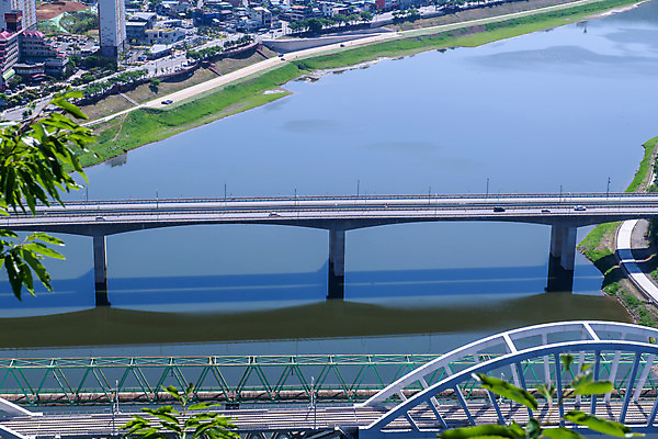 포토 JPG 주간 여행 한국 풍경 사람없음 야외 여름 관광지 맑음 여름풍경 국내여행 남한강 명승지 단양스카이워크 상진대교 상진철교 국내포토 자연요소 계절 아시아 날씨 강 다리_건축물 단양 랜드마크 철교 파일형식 여름_계절