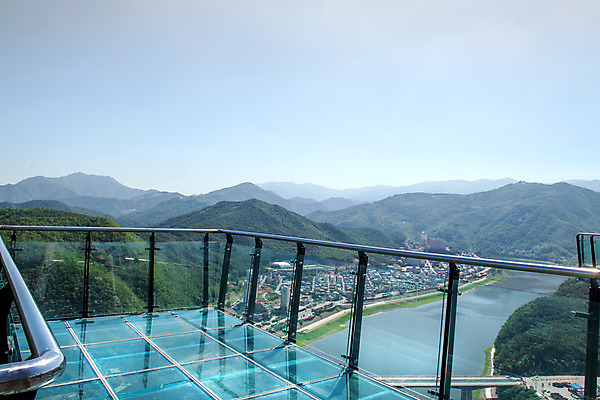 포토 JPG 주간 여행 하늘 산 한국 풍경 사람없음 야외 여름 관광지 강 맑음 여름풍경 전망대 국내여행 명승지 단양스카이워크 국내포토 자연요소 계절 아시아 날씨 단양 랜드마크 파일형식 여름_계절