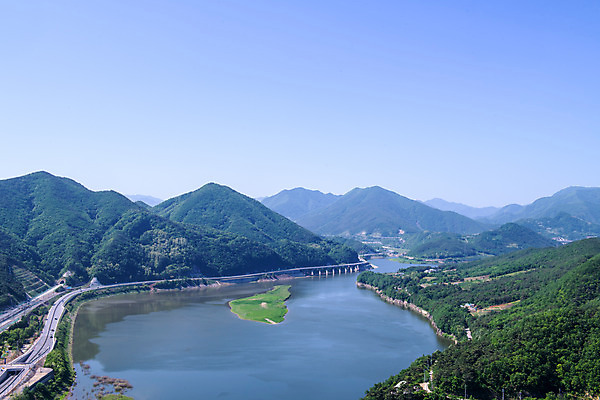 포토 JPG 주간 여행 하늘 산 한국 풍경 사람없음 야외 여름 관광지 맑음 여름풍경 전망대 국내여행 남한강 명승지 단양스카이워크 국내포토 자연요소 계절 아시아 날씨 강 단양 랜드마크 파일형식 여름_계절