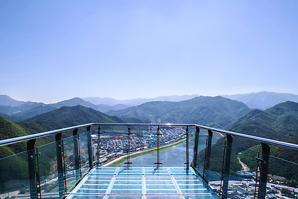 포토 JPG 주간 여행 하늘 산 한국 풍경 사람없음 야외 여름 관광지 맑음 여름풍경 전망대 국내여행 명승지 단양스카이워크 국내포토 자연요소 계절 아시아 날씨 단양 랜드마크 파일형식 여름_계절