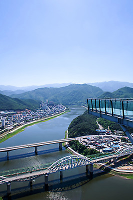 포토 JPG 주간 여행 하늘 한국 풍경 사람없음 야외 여름 관광지 맑음 여름풍경 전망대 국내여행 남한강 명승지 단양스카이워크 상진대교 상진철교 국내포토 자연요소 계절 아시아 날씨 강 다리_건축물 단양 랜드마크 철교 파일형식 여름_계절