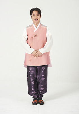 포토 JPG 스튜디오촬영 전신 명절 남자 행복 실내 한명 서기 미소 누끼 성인 앞모습 30대 설날 추석 화목 한국인 한복 즐거움 흰배경 손모으기 공손 성인남자한명만 국내포토 1 한국전통 전통 기념일 감정 뷰포인트 백그라운드 컨셉 모션 표정 사람 동양인 손짓 내부 장년 흰색 전통의상 남자한명만 성인남자만 파일형식