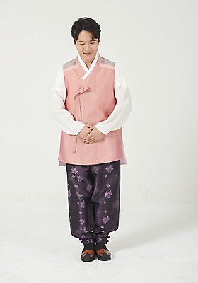 포토 JPG 스튜디오촬영 전신 명절 남자 행복 실내 한명 서기 누끼 성인 앞모습 30대 설날 추석 화목 한국인 인사 한복 즐거움 흰배경 공손 성인남자한명만 국내포토 1 한국전통 전통 기념일 감정 뷰포인트 백그라운드 컨셉 모션 사람 동양인 내부 장년 흰색 예절 전통의상 남자한명만 성인남자만 파일형식