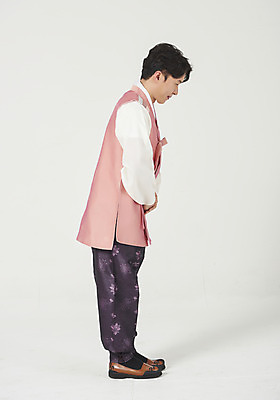 포토 JPG 스튜디오촬영 전신 명절 남자 행복 실내 한명 서기 누끼 성인 옆모습 30대 설날 추석 화목 한국인 인사 한복 즐거움 흰배경 손모으기 공손 성인남자한명만 국내포토 1 한국전통 전통 기념일 감정 뷰포인트 백그라운드 컨셉 모션 사람 동양인 손짓 내부 장년 흰색 예절 전통의상 남자한명만 성인남자만 파일형식