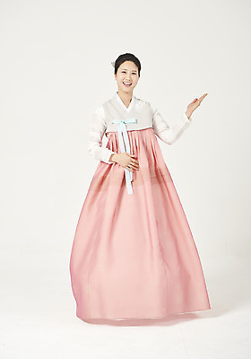 포토 JPG 스튜디오촬영 전신 여자 명절 행복 안내 실내 한명 서기 미소 누끼 손짓 성인 앞모습 30대 설날 추석 화목 한국인 가리킴 한복 즐거움 흰배경 성인여자한명만 국내포토 1 한국전통 전통 기념일 감정 뷰포인트 백그라운드 컨셉 모션 표정 사람 동양인 내부 장년 흰색 전통의상 여자한명만 성인여자만 파일형식