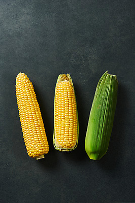 포토 JPG 스튜디오촬영 식재료 검은배경 곡류 실내 옥수수 누끼 사람없음 하이앵글 신선 세개 유기농 플랫레이 제철음식 초당옥수수 국내포토 웰빙 음식 뷰포인트 백그라운드 3 내부 검은색 플랫 제철 파일형식