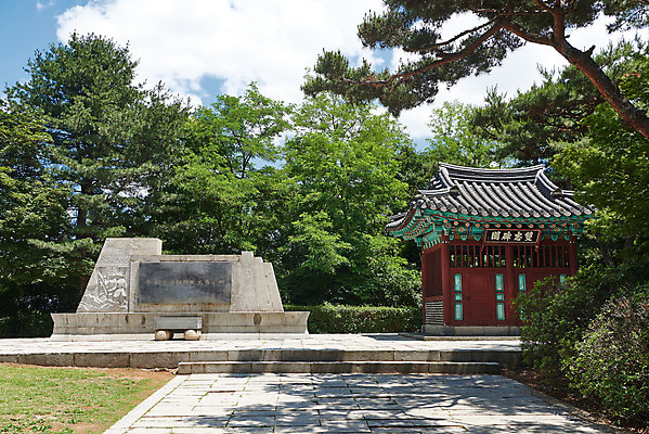 포토 JPG 주간 나무 구름 한국전통 여행 유적지 하늘 풍경 사람없음 야외 관광지 맑음 봄 문화재 역사 한국사 강화도 광성보 국내여행 사적지 신미양요순국무명용사비 쌍충비각 신미양요 국내포토 자연요소 식물 전통 계절 고건축 날씨 한국 비석 인천 비각 파일형식