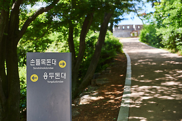 포토 JPG 주간 나무 한국전통 여행 유적지 풍경 사람없음 야외 관광지 맑음 봄 문화재 표지판 역사 한국사 강화도 광성보 국내여행 사적지 손돌목돈대 신미양요 국내포토 자연요소 식물 전통 계절 고건축 날씨 한국 알림판 인천 파일형식