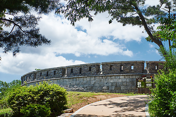 포토 JPG 주간 나무 구름 한국전통 여행 유적지 하늘 풍경 사람없음 야외 관광지 맑음 봄 문화재 역사 한국사 강화도 광성보 국내여행 사적지 손돌목돈대 신미양요 국내포토 자연요소 식물 전통 계절 고건축 날씨 한국 인천 파일형식