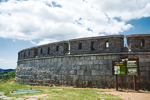 포토 JPG 주간 구름 한국전통 여행 유적지 하늘 풍경 사람없음 야외 관광지 맑음 봄 문화재 표지판 역사 한국사 강화도 광성보 국내여행 사적지 손돌목돈대 신미양요 국내포토 자연요소 전통 계절 고건축 날씨 한국 알림판 인천 파일형식