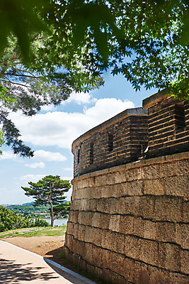 포토 JPG 주간 구름 한국전통 여행 유적지 하늘 풍경 사람없음 야외 관광지 맑음 봄 문화재 역사 한국사 강화도 광성보 국내여행 사적지 손돌목돈대 신미양요 국내포토 자연요소 전통 계절 고건축 날씨 한국 인천 파일형식