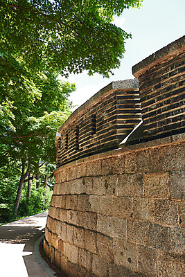 포토 JPG 주간 나무 구름 한국전통 여행 유적지 하늘 풍경 사람없음 야외 관광지 맑음 봄 문화재 역사 한국사 강화도 광성보 국내여행 사적지 손돌목돈대 신미양요 국내포토 자연요소 식물 전통 계절 고건축 날씨 한국 인천 파일형식