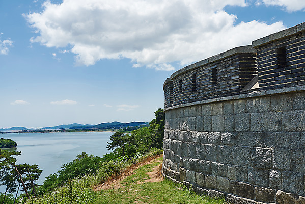 포토 JPG 주간 구름 한국전통 여행 유적지 하늘 풍경 사람없음 야외 관광지 맑음 봄 문화재 역사 한국사 강화도 광성보 국내여행 사적지 신미양요 국내포토 자연요소 전통 계절 고건축 날씨 한국 인천 파일형식