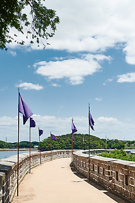 포토 JPG 주간 나무 구름 한국전통 여행 유적지 하늘 풍경 사람없음 야외 관광지 맑음 봄 문화재 깃발 역사 한국사 강화도 광성보 국내여행 사적지 신미양요 용두돈대 국내포토 자연요소 식물 전통 계절 고건축 날씨 한국 인천 파일형식