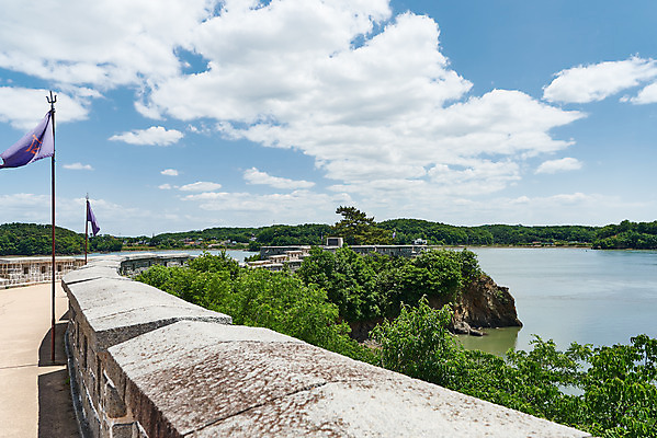 포토 JPG 주간 구름 한국전통 여행 유적지 하늘 풍경 사람없음 야외 관광지 맑음 봄 문화재 깃발 역사 한국사 강화도 광성보 국내여행 사적지 신미양요 용두돈대 국내포토 자연요소 전통 계절 고건축 날씨 한국 인천 파일형식