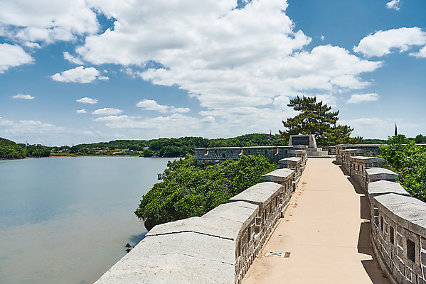 포토 JPG 주간 구름 한국전통 여행 유적지 하늘 풍경 사람없음 야외 관광지 맑음 봄 문화재 역사 한국사 강화도 광성보 국내여행 사적지 신미양요 용두돈대 국내포토 자연요소 전통 계절 고건축 날씨 한국 인천 파일형식
