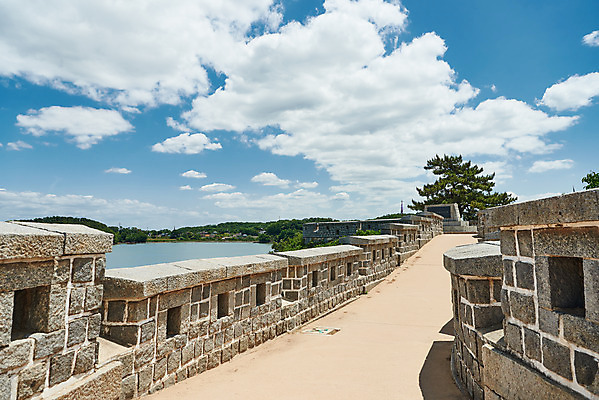 포토 JPG 주간 구름 한국전통 여행 유적지 하늘 풍경 사람없음 야외 관광지 맑음 봄 문화재 역사 한국사 강화도 광성보 국내여행 사적지 신미양요 용두돈대 국내포토 자연요소 전통 계절 고건축 날씨 한국 인천 파일형식
