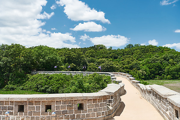 포토 JPG 주간 나무 구름 한국전통 여행 유적지 하늘 풍경 사람없음 야외 관광지 맑음 봄 문화재 역사 한국사 강화도 광성보 국내여행 사적지 신미양요 용두돈대 국내포토 자연요소 식물 전통 계절 고건축 날씨 한국 인천 파일형식