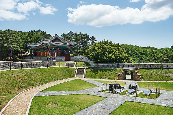 포토 JPG 주간 구름 한국전통 여행 유적지 하늘 풍경 사람없음 야외 관광지 맑음 봄 문화재 역사 한국사 강화도 광성보 국내여행 사적지 신미양요 광성돈대 국내포토 자연요소 전통 계절 고건축 날씨 한국 인천 파일형식