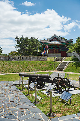 포토 JPG 주간 구름 한국전통 여행 유적지 하늘 풍경 사람없음 야외 관광지 맑음 봄 문화재 역사 한국사 강화도 광성보 국내여행 사적지 신미양요 광성돈대 국내포토 자연요소 전통 계절 고건축 날씨 한국 인천 파일형식