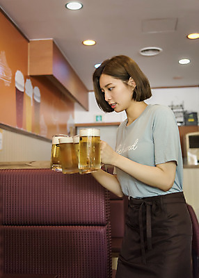 포토 JPG 여학생 여자 대학생 대학생라이프 실내 한명 서기 사람 상반신 20대 성인 옆모습 아웃포커스 갈색 한국인 술집 열정 서빙 아르바이트 맥주집 치킨집 호프집 성인여자한명만 최저임금 비정규직 국내포토 1 학생 라이프스타일 감정 뷰포인트 컬러 비즈니스 모션 촬영기법 동양인 청년 내부 경제 상점 여자한명만 성인여자만 파일형식