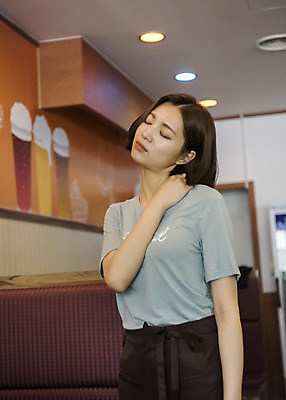 포토 JPG 여학생 여자 대학생 대학생라이프 실내 피곤 한명 서기 사람 상반신 20대 성인 앞모습 아웃포커스 갈색 한국인 술집 열정 아르바이트 맥주집 치킨집 호프집 힘듦 성인여자한명만 최저임금 비정규직 국내포토 1 학생 라이프스타일 감정 뷰포인트 컬러 컨셉 비즈니스 모션 촬영기법 동양인 청년 내부 경제 상점 여자한명만 성인여자만 파일형식