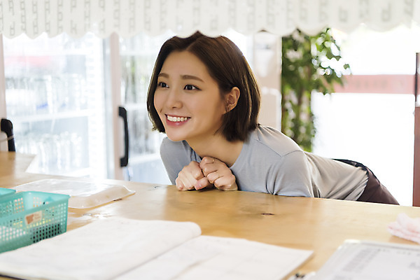 포토 JPG 여학생 여자 대학생 대학생라이프 실내 한명 사람 상반신 20대 성인 옆모습 아웃포커스 한국인 술집 즐거움 열정 아르바이트 맥주집 치킨집 호프집 성인여자한명만 최저임금 비정규직 국내포토 1 학생 라이프스타일 감정 뷰포인트 비즈니스 촬영기법 동양인 청년 내부 경제 상점 여자한명만 성인여자만 파일형식