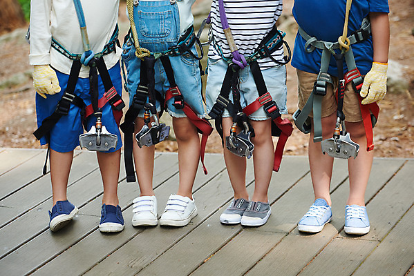 포토 JPG 주간 여자 남자 초등학생 어린이 레저 서기 소녀 소년 여러명 야외 앞모습 친구 한국인 하반신 도전 체험 자신감 숲 헬멧 안전장비 즐거움 어드벤처 용인 어린이만 국내포토 자연요소 학생 감정 뷰포인트 다수 컨셉 관계 모션 안전 사람 동양인 장비 보호장비 경기도 파일형식