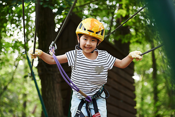 포토 JPG 주간 여자 어린이라이프 초등학생 어린이 레저 한명 미소 소녀 상반신 야외 앞모습 한국인 도전 체험 자신감 숲 헬멧 안전장비 즐거움 어드벤처 용인 소녀한명만 국내포토 자연요소 1 학생 라이프스타일 감정 뷰포인트 컨셉 표정 안전 사람 동양인 장비 보호장비 경기도 여자한명만 소녀만 파일형식