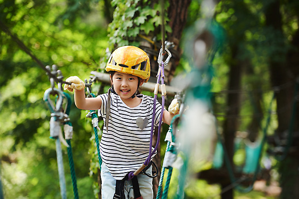 포토 JPG 주간 여자 어린이라이프 초등학생 어린이 레저 한명 미소 소녀 상반신 야외 앞모습 한국인 도전 체험 자신감 숲 헬멧 안전장비 즐거움 어드벤처 용인 소녀한명만 국내포토 자연요소 1 학생 라이프스타일 감정 뷰포인트 컨셉 표정 안전 사람 동양인 장비 보호장비 경기도 여자한명만 소녀만 파일형식