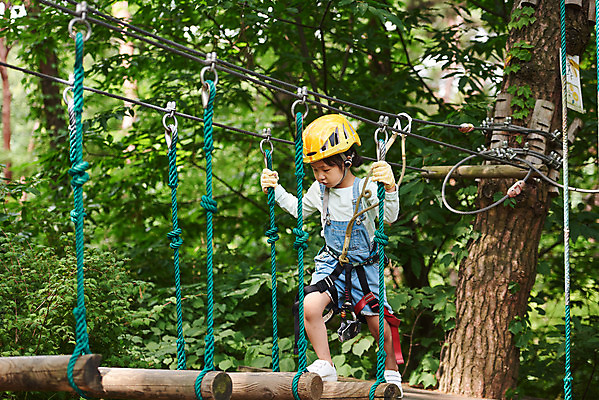 포토 JPG 주간 전신 나무 여자 어린이라이프 초등학생 어린이 레저 한명 소녀 야외 옆모습 한국인 도전 체험 자신감 숲 헬멧 안전장비 집중 즐거움 건너기 어드벤처 용인 소녀한명만 국내포토 자연요소 식물 1 학생 라이프스타일 감정 뷰포인트 컨셉 모션 안전 사람 동양인 장비 보호장비 경기도 여자한명만 소녀만 파일형식