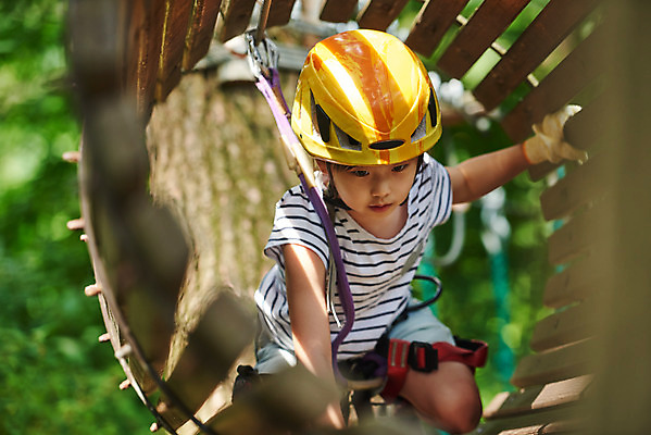 포토 JPG 주간 전신 여자 어린이라이프 초등학생 어린이 레저 한명 소녀 야외 앞모습 한국인 도전 체험 자신감 숲 헬멧 안전장비 집중 즐거움 건너기 어드벤처 용인 소녀한명만 국내포토 자연요소 1 학생 라이프스타일 감정 뷰포인트 컨셉 모션 안전 사람 동양인 장비 보호장비 경기도 여자한명만 소녀만 파일형식