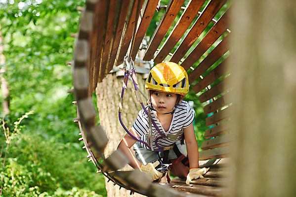 포토 JPG 주간 전신 여자 어린이라이프 초등학생 어린이 레저 한명 소녀 야외 앞모습 한국인 도전 체험 자신감 숲 헬멧 안전장비 집중 즐거움 건너기 어드벤처 용인 소녀한명만 국내포토 자연요소 1 학생 라이프스타일 감정 뷰포인트 컨셉 모션 안전 사람 동양인 장비 보호장비 경기도 여자한명만 소녀만 파일형식