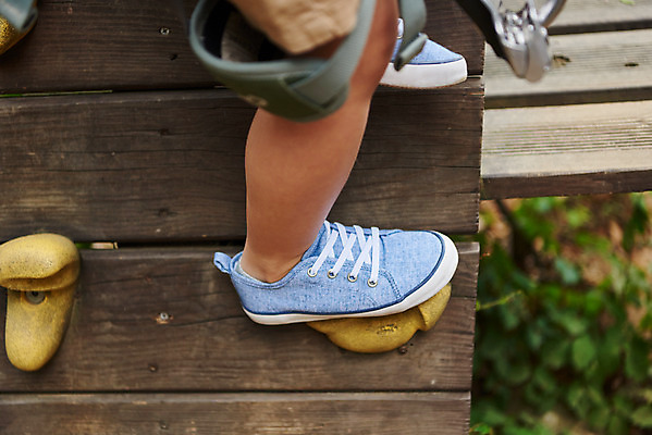 포토 JPG 주간 남자 어린이라이프 초등학생 어린이 레저 한명 야외 뒷모습 한국인 하반신 도전 다리 체험 자신감 숲 헬멧 안전장비 즐거움 오르기 어드벤처 용인 소년한명만 국내포토 자연요소 1 학생 라이프스타일 감정 뷰포인트 컨셉 모션 안전 사람 동양인 신체부위 장비 보호장비 경기도 남자한명만 소년만 파일형식