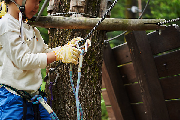 포토 JPG 주간 나무 남자 어린이라이프 초등학생 어린이 밧줄 레저 한명 소년 상반신 야외 옆모습 한국인 도전 체험 자신감 숲 헬멧 안전장비 즐거움 어드벤처 용인 소년한명만 국내포토 자연요소 식물 1 학생 라이프스타일 감정 줄 뷰포인트 컨셉 안전 사람 동양인 장비 보호장비 경기도 남자한명만 소년만 파일형식
