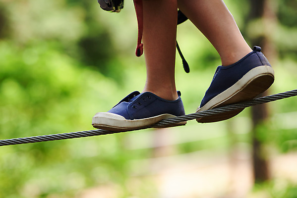 포토 JPG 주간 남자 어린이라이프 초등학생 어린이 밧줄 레저 한명 소년 야외 옆모습 신체부위 한국인 하반신 도전 다리 체험 자신감 숲 헬멧 안전장비 즐거움 건너기 어드벤처 용인 소년한명만 국내포토 자연요소 1 학생 라이프스타일 감정 줄 뷰포인트 컨셉 모션 안전 사람 동양인 장비 보호장비 경기도 남자한명만 소년만 파일형식