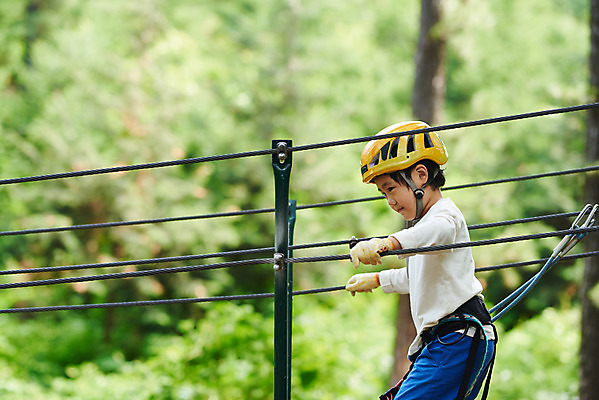 포토 JPG 주간 남자 어린이라이프 초등학생 어린이 밧줄 레저 한명 소년 상반신 야외 옆모습 한국인 도전 체험 자신감 숲 헬멧 안전장비 집중 즐거움 건너기 어드벤처 용인 소년한명만 국내포토 자연요소 1 학생 라이프스타일 감정 줄 뷰포인트 컨셉 모션 안전 사람 동양인 장비 보호장비 경기도 남자한명만 소년만 파일형식