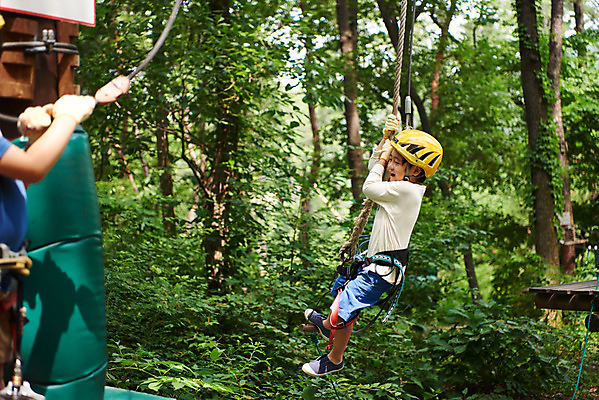포토 JPG 주간 전신 나무 남자 초등학생 어린이 밧줄 레저 매달리기 소년 야외 두명 옆모습 한국인 도전 체험 자신감 숲 헬멧 안전장비 즐거움 건너기 어드벤처 용인 소년만 국내포토 자연요소 식물 학생 감정 줄 뷰포인트 컨셉 모션 안전 사람 동양인 장비 보호장비 경기도 남자만 어린이만 파일형식