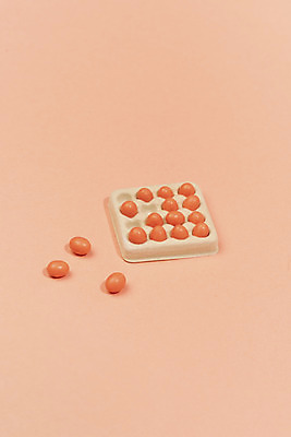 포토 JPG 스튜디오촬영 실내 누끼 사람없음 하이앵글 계란 여러개 오브젝트 계란판 리빙코랄 코랄 국내포토 뷰포인트 컬러 다수 내부 알 파일형식 트랜드컬러