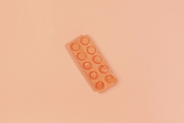 포토 JPG 스튜디오촬영 의학 실내 건강 누끼 사람없음 하이앵글 한개 알약 약 오브젝트 플랫레이 리빙코랄 코랄 국내포토 1 뷰포인트 컬러 내부 플랫 파일형식 트랜드컬러