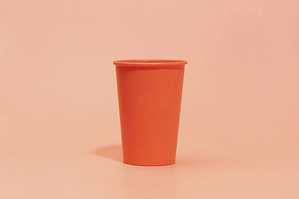 포토 JPG 스튜디오촬영 실내 누끼 사람없음 하이앵글 한개 종이컵 일회용 오브젝트 리빙코랄 코랄 국내포토 1 뷰포인트 컬러 내부 컵 파일형식 트랜드컬러