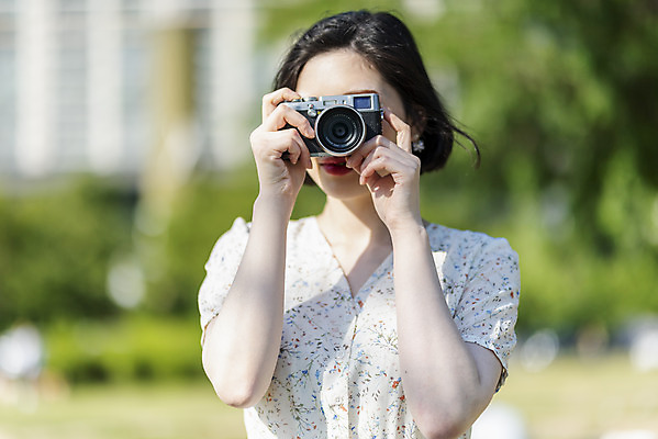 포토 JPG 주간 우먼라이프 원피스 공원 여자 여유 데이트 한명 서기 들기 상반신 20대 성인 야외 앞모습 아웃포커스 소풍 카메라 사진촬영 한국인 즐거움 한강 힐링 한강공원 싱글라이프 성인여자한명만 소확행 국내포토 자연요소 1 라이프스타일 옷 공공시설 감정 뷰포인트 모션 서울 촬영기법 사람 동양인 청년 전자제품 야외활동 촬영 신조어 랜드마크 여자한명만 성인여자만 파일형식