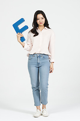 포토 JPG 스튜디오촬영 전신 여학생 여자 대학생 대학생라이프 실내 한명 서기 미소 누끼 사람 20대 청년 성인 앞모습 캐주얼 청춘 한국인 흰배경 대학교 성적 점수 여대생 F 학점 성인여자한명만 국내포토 1 학생 라이프스타일 알파벳 옷 교육 뷰포인트 백그라운드 컨셉 학교 모션 표정 동양인 내부 흰색 여자한명만 성인여자만 파일형식