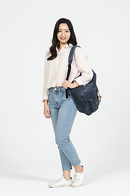 포토 JPG 스튜디오촬영 전신 여학생 여자 대학생 대학생라이프 책가방 실내 한명 서기 미소 누끼 사람 20대 청년 성인 앞모습 캐주얼 청춘 한국인 흰배경 대학교 여대생 성인여자한명만 국내포토 1 학생 라이프스타일 옷 뷰포인트 백그라운드 컨셉 가방 학교 모션 표정 동양인 내부 흰색 여자한명만 성인여자만 파일형식