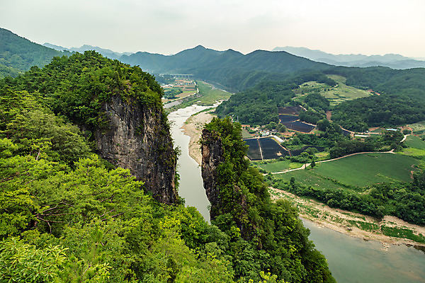 포토 JPG 주간 여행 한국 풍경 사람없음 야외 여름 관광지 맑음 여름풍경 강원도 국내여행 명승지 영월 전경 영월10경 국내포토 자연요소 계절 아시아 날씨 파일형식 탑뷰 여름_계절